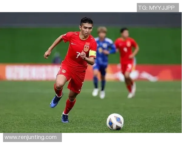 外国足球球星亲临中国小学与学生互动 共筑足球梦想培养未来之星 外国足球球星亲临中国小学与学生互动 共筑足球梦想培养未来之星