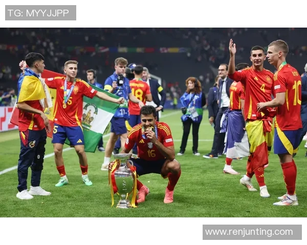 足球巨星齐聚盛大晚宴畅谈绿茵场内外精彩瞬间